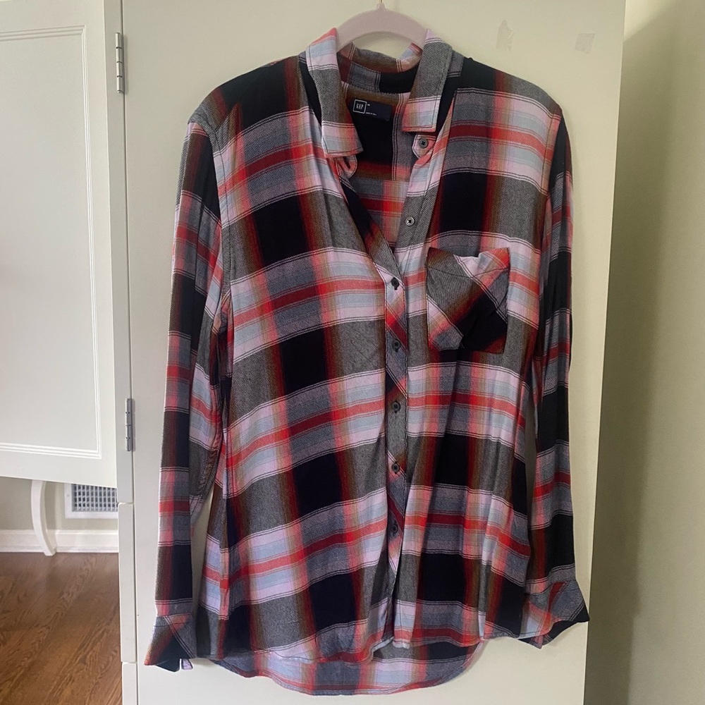 Gap plaid Flannel Collared Pink/Blue/White Button Down Size: M